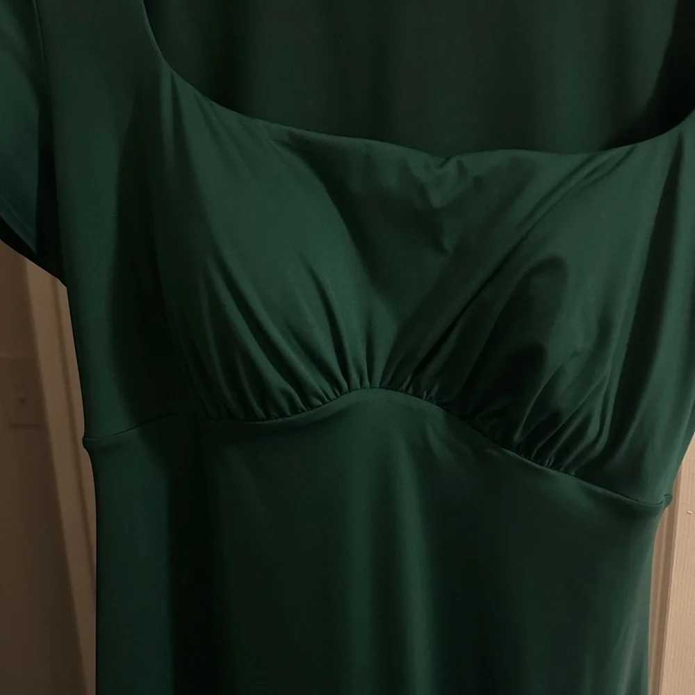 Elegant Green Women's Dress - Picture 2 of 13